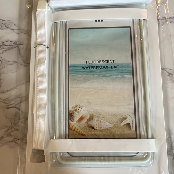 4/$25 NWOT White Fluorescent Waterproof bag for phone - Picture 6 of 6